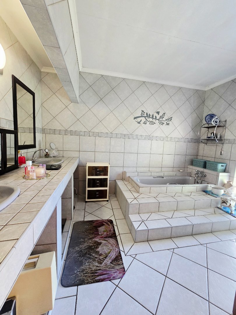 4 Bedroom Property for Sale in Flamwood North West